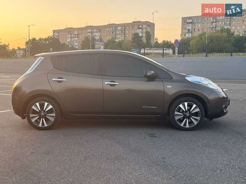 Хэтчбек Nissan Leaf 2016 в Полтаве