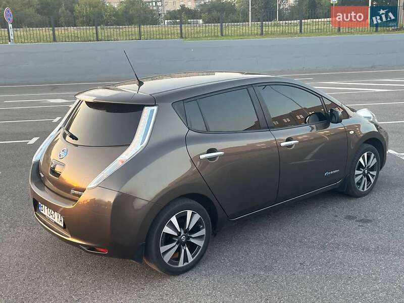 Хэтчбек Nissan Leaf 2016 в Полтаве