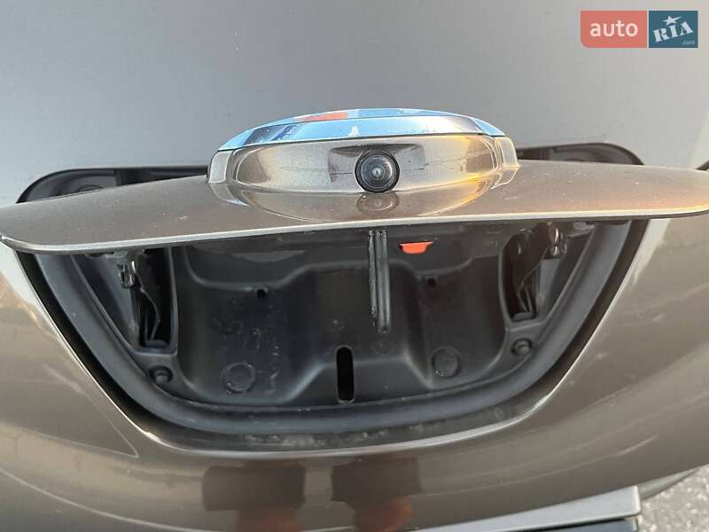 Хэтчбек Nissan Leaf 2016 в Полтаве