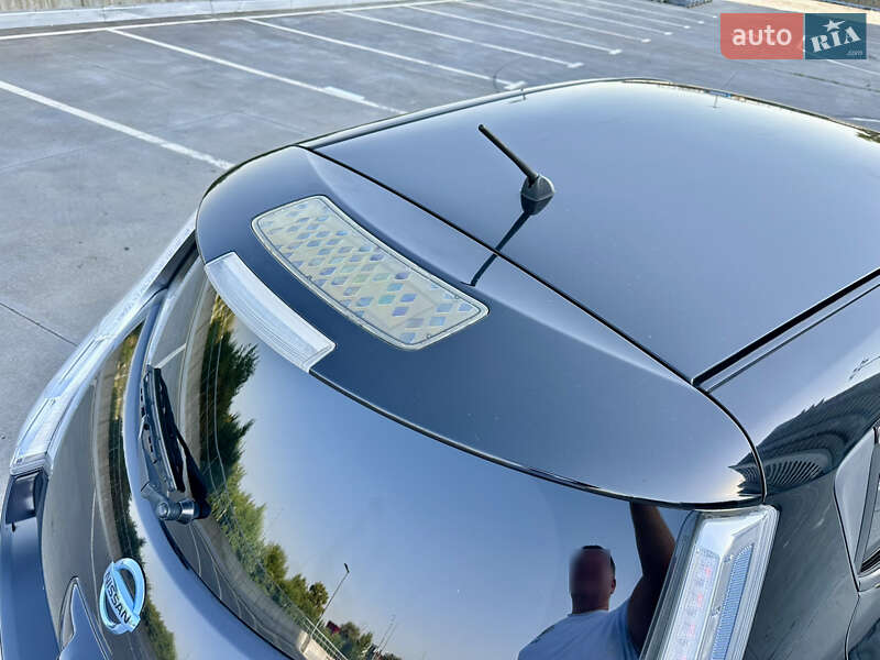 Хэтчбек Nissan Leaf 2016 в Киеве