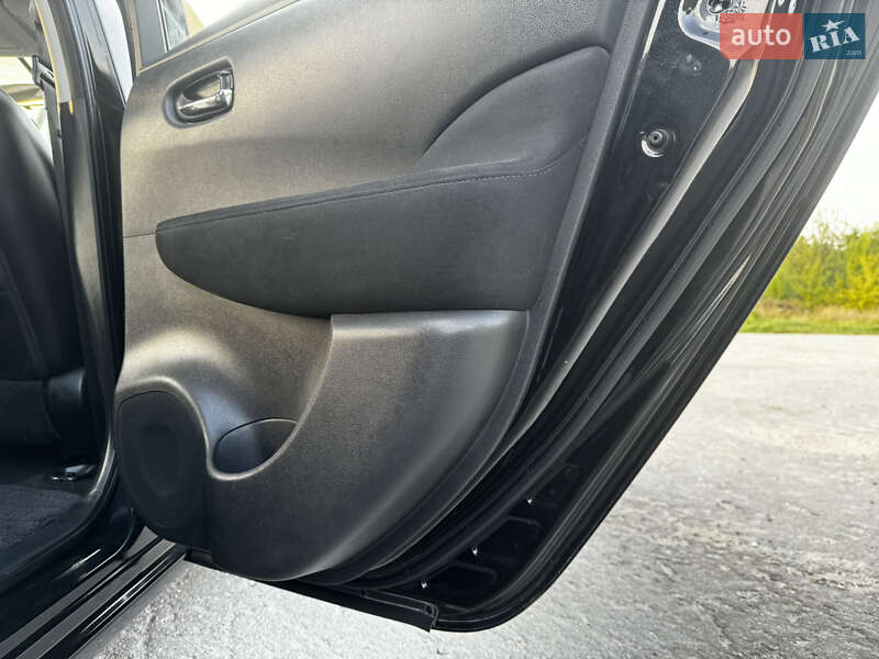 Хэтчбек Nissan Leaf 2013 в Тульчине