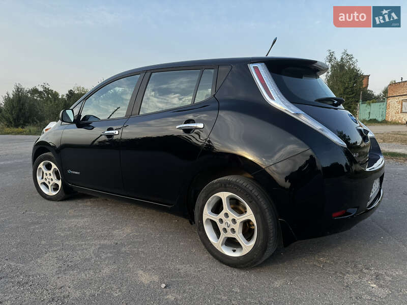Хэтчбек Nissan Leaf 2013 в Тульчине