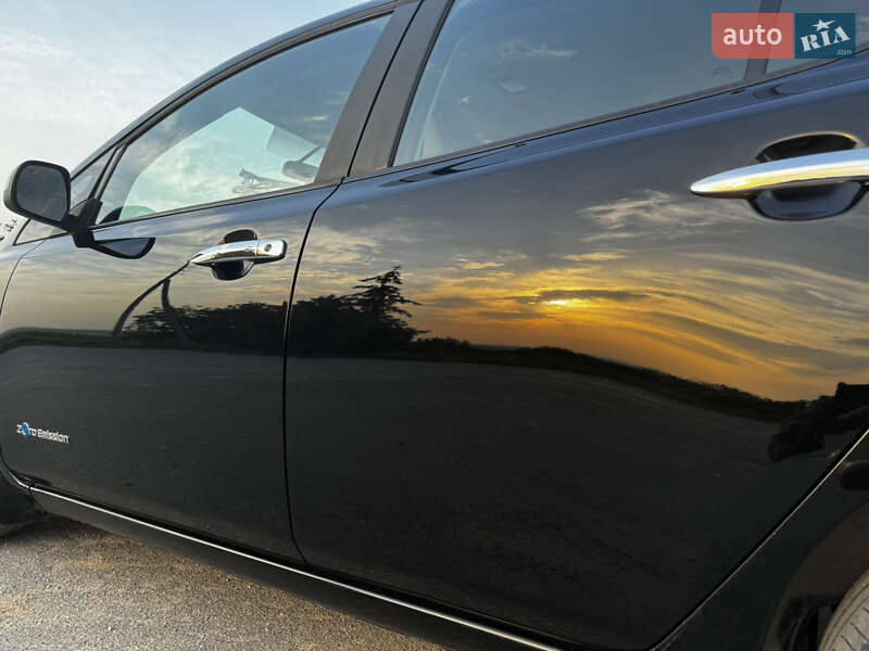 Хэтчбек Nissan Leaf 2013 в Тульчине