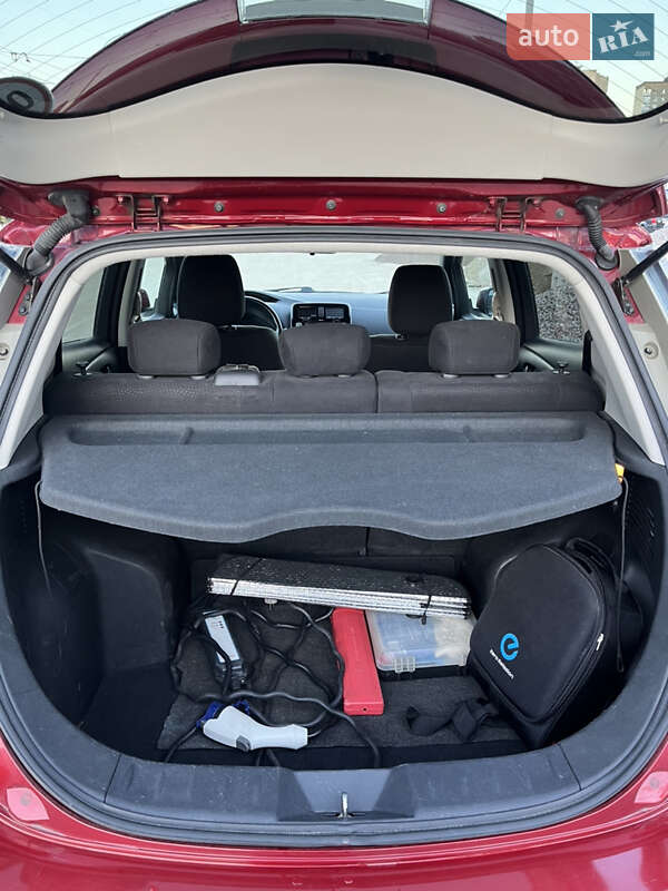Хэтчбек Nissan Leaf 2013 в Киеве