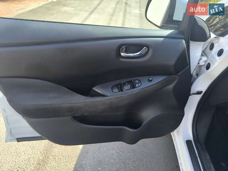 Хэтчбек Nissan Leaf 2013 в Николаеве