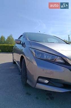 Хэтчбек Nissan Leaf 2021 в 