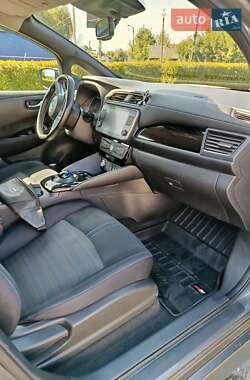 Хэтчбек Nissan Leaf 2021 в 