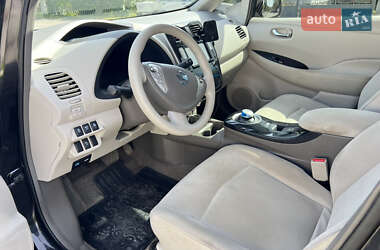 Хэтчбек Nissan Leaf 2012 в 