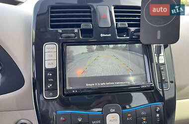 Хэтчбек Nissan Leaf 2012 в 