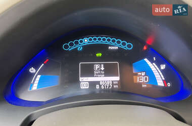 Хэтчбек Nissan Leaf 2012 в 