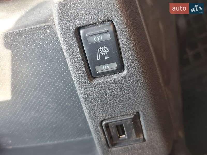 Хэтчбек Nissan Leaf 2016 в Киеве