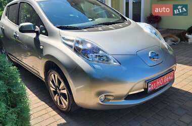 Хэтчбек Nissan Leaf 2015 в 
