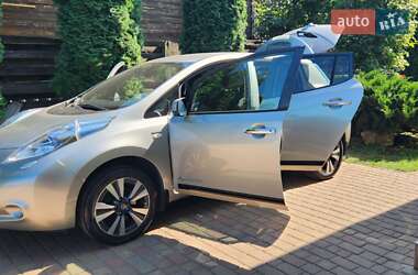 Хэтчбек Nissan Leaf 2015 в 
