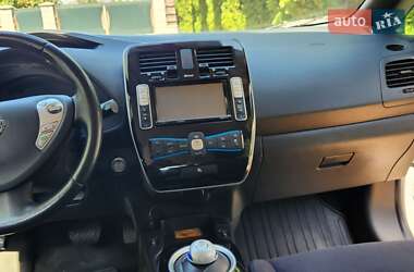 Хэтчбек Nissan Leaf 2015 в 