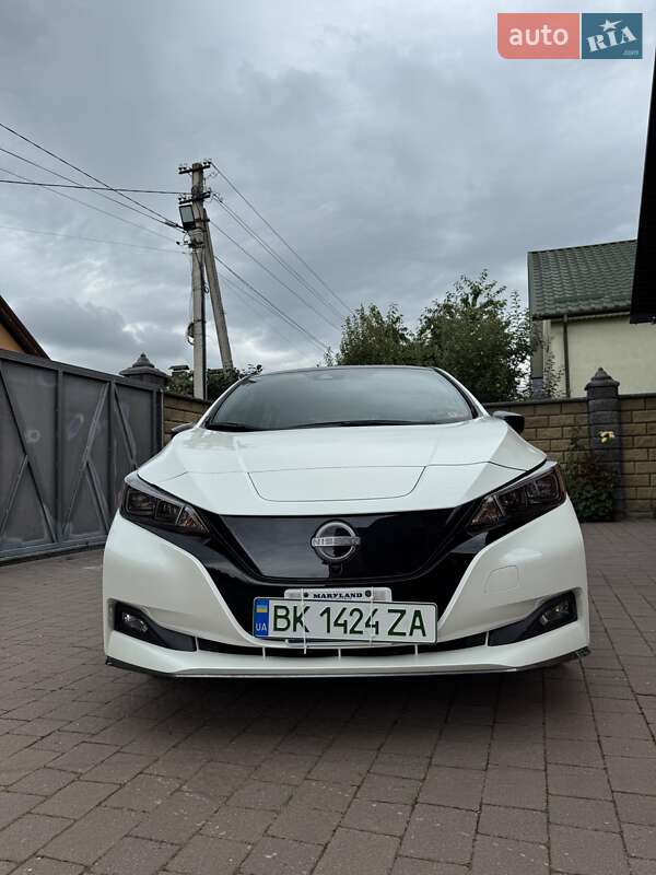 Хэтчбек Nissan Leaf 2023 в Ровно