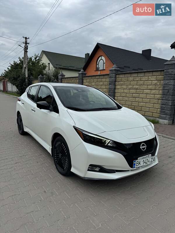 Хэтчбек Nissan Leaf 2023 в Ровно