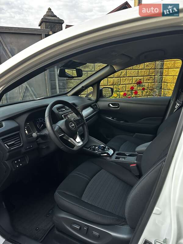 Хэтчбек Nissan Leaf 2023 в Ровно