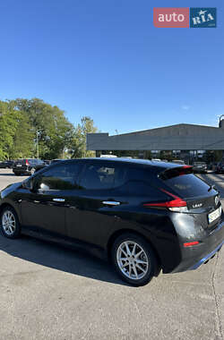 Хэтчбек Nissan Leaf 2018 в 