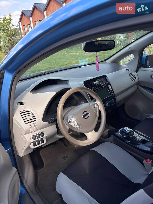 Хэтчбек Nissan Leaf 2012 в Киеве