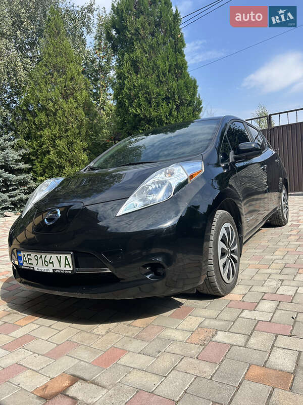Хэтчбек Nissan Leaf 2013 в Днепре