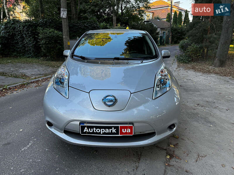 Хэтчбек Nissan Leaf 2016 в Киеве