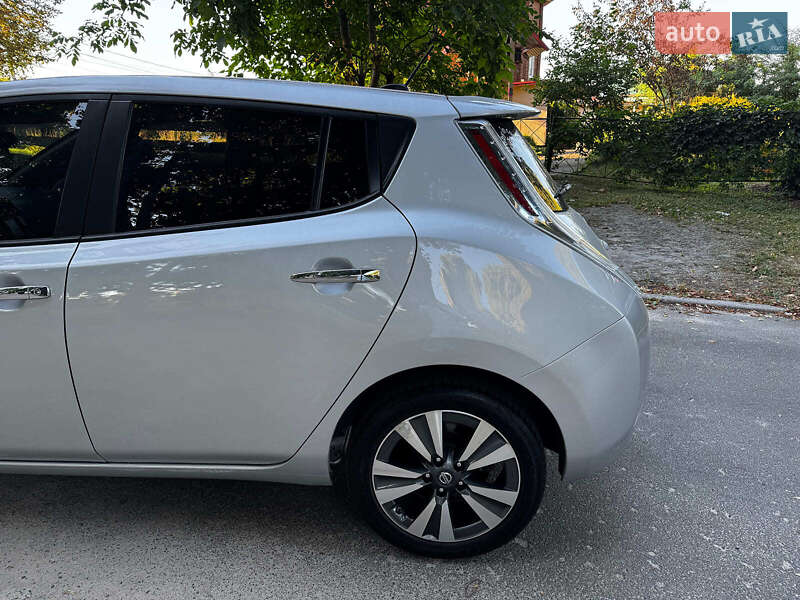 Хэтчбек Nissan Leaf 2016 в Киеве