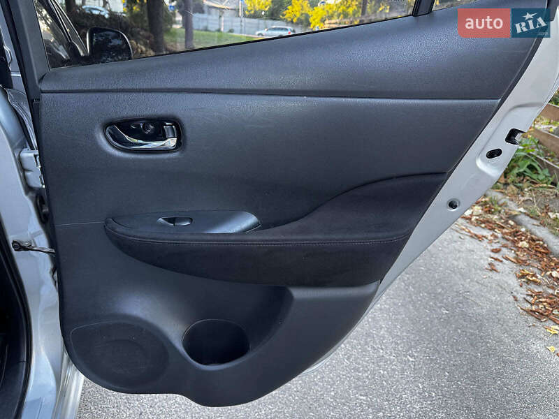 Хэтчбек Nissan Leaf 2016 в Киеве