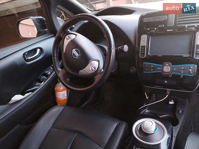 Хэтчбек Nissan Leaf 2015 в Ровно