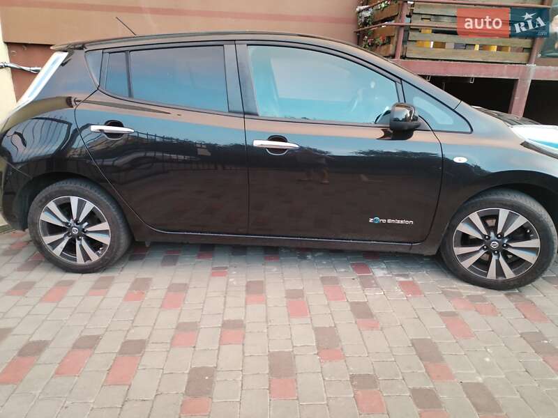 Хэтчбек Nissan Leaf 2015 в Ровно
