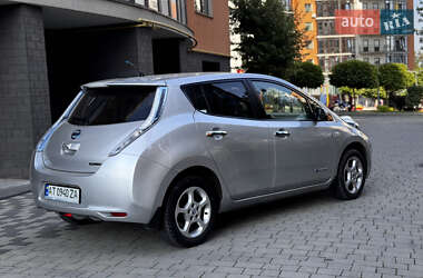 Хэтчбек Nissan Leaf 2012 в 