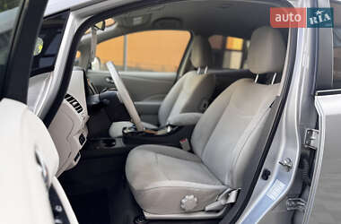 Хэтчбек Nissan Leaf 2012 в 