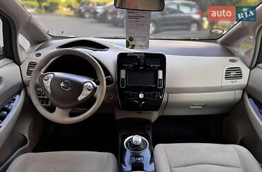 Хэтчбек Nissan Leaf 2012 в 