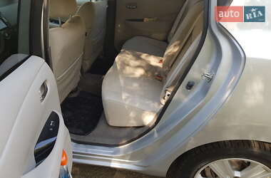 Хэтчбек Nissan Leaf 2012 в 
