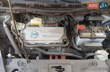 Хэтчбек Nissan Leaf 2012 в 