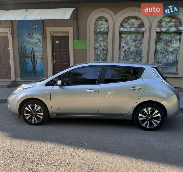 Хэтчбек Nissan Leaf 2015 в Тернополе