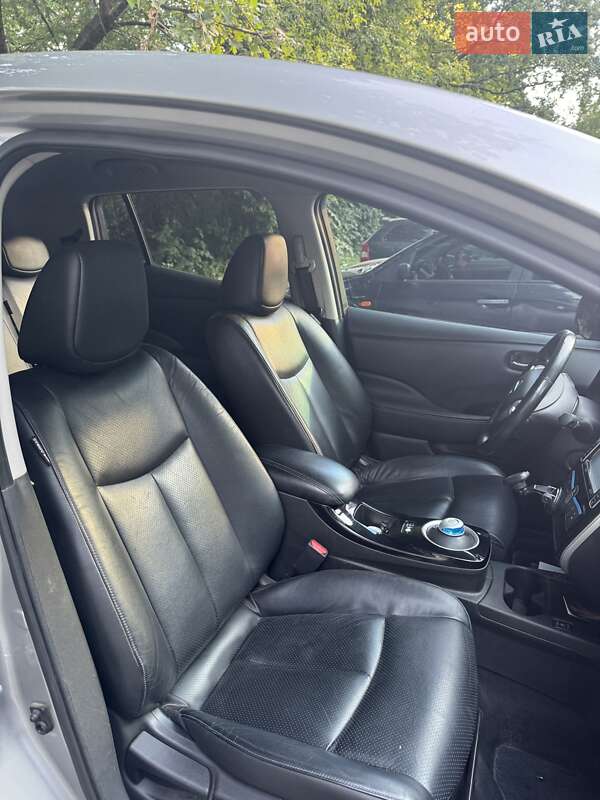 Хэтчбек Nissan Leaf 2015 в Тернополе