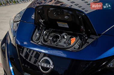 Хэтчбек Nissan Leaf 2023 в 