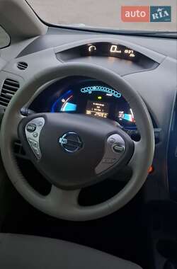 Хетчбек Nissan Leaf 2012 в  фото 4 Хетчбек Nissan Leaf 2012 в