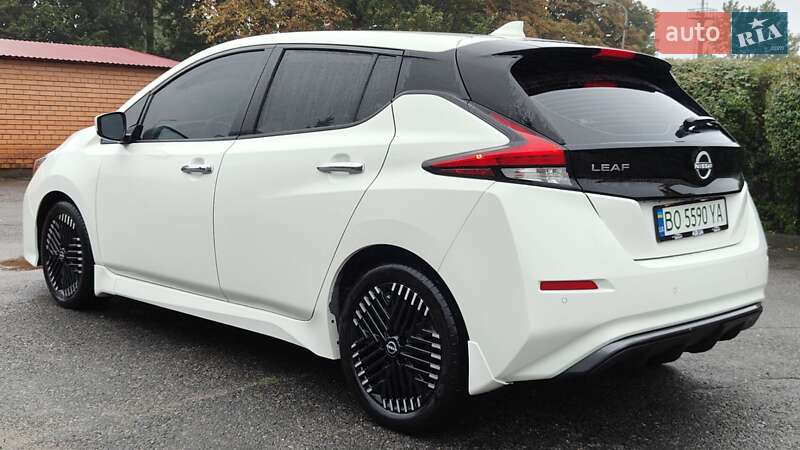 Хэтчбек Nissan Leaf 2024 в Тернополе