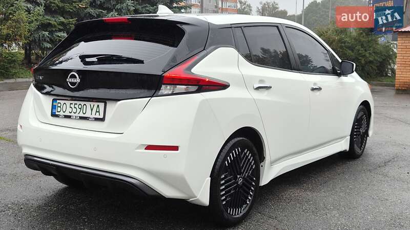 Хэтчбек Nissan Leaf 2024 в Тернополе