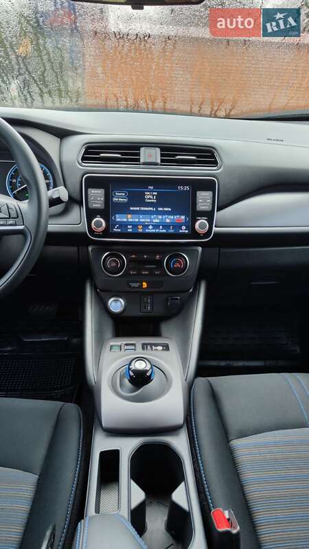 Хэтчбек Nissan Leaf 2024 в Тернополе