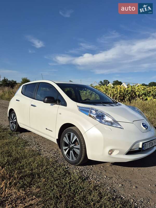 Хэтчбек Nissan Leaf 2017 в Полтаве