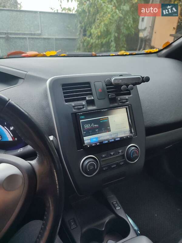 Хетчбек Nissan Leaf 2014 в Києві