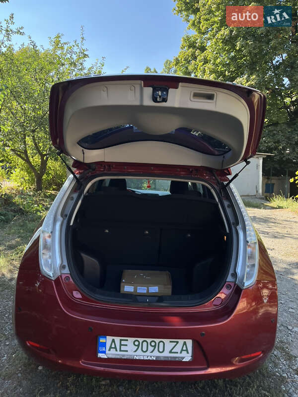 Хэтчбек Nissan Leaf 2014 в Днепре