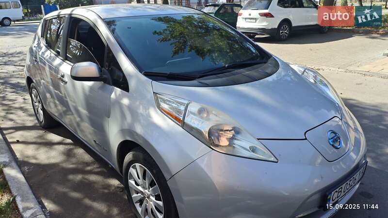Хетчбек Nissan Leaf 2013 в Ніжині