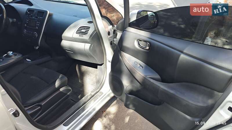 Хетчбек Nissan Leaf 2013 в Ніжині