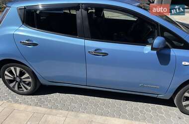 Хэтчбек Nissan Leaf 2014 в 