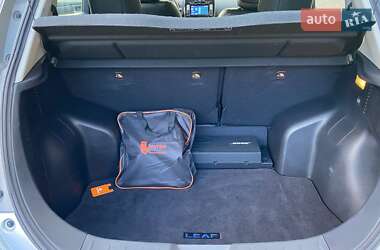 Хэтчбек Nissan Leaf 2015 в 