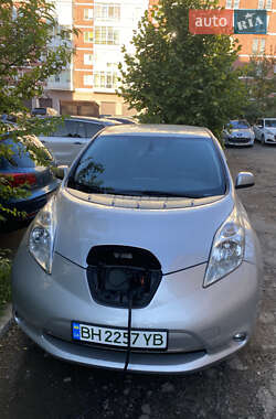Хэтчбек Nissan Leaf 2015 в Винниках