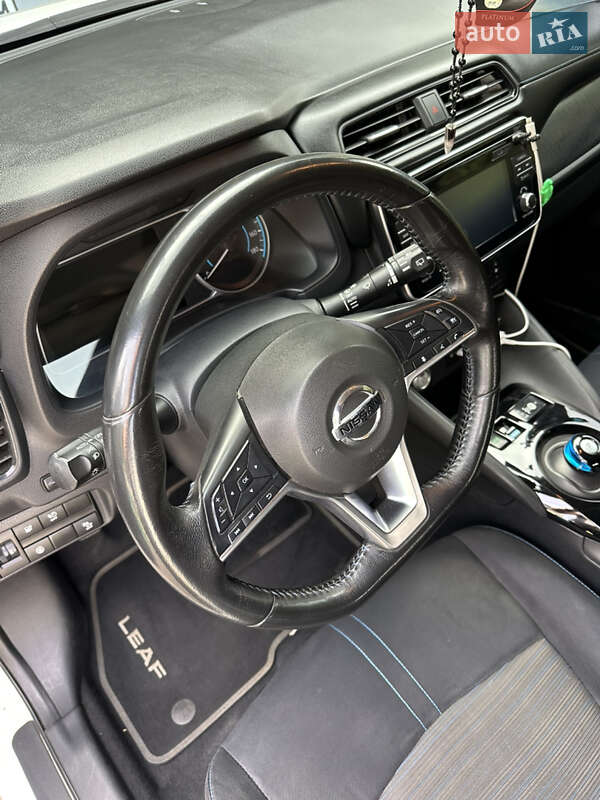 Хэтчбек Nissan Leaf 2018 в Лозовой